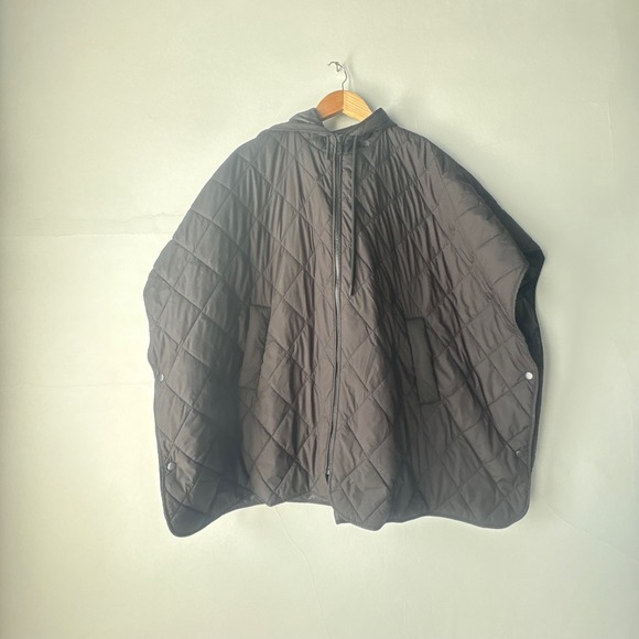 Zella Black Quilted Hooded Poncho Zip Front Diamond Stitch Cape with Pockets - Picture 10 of 15